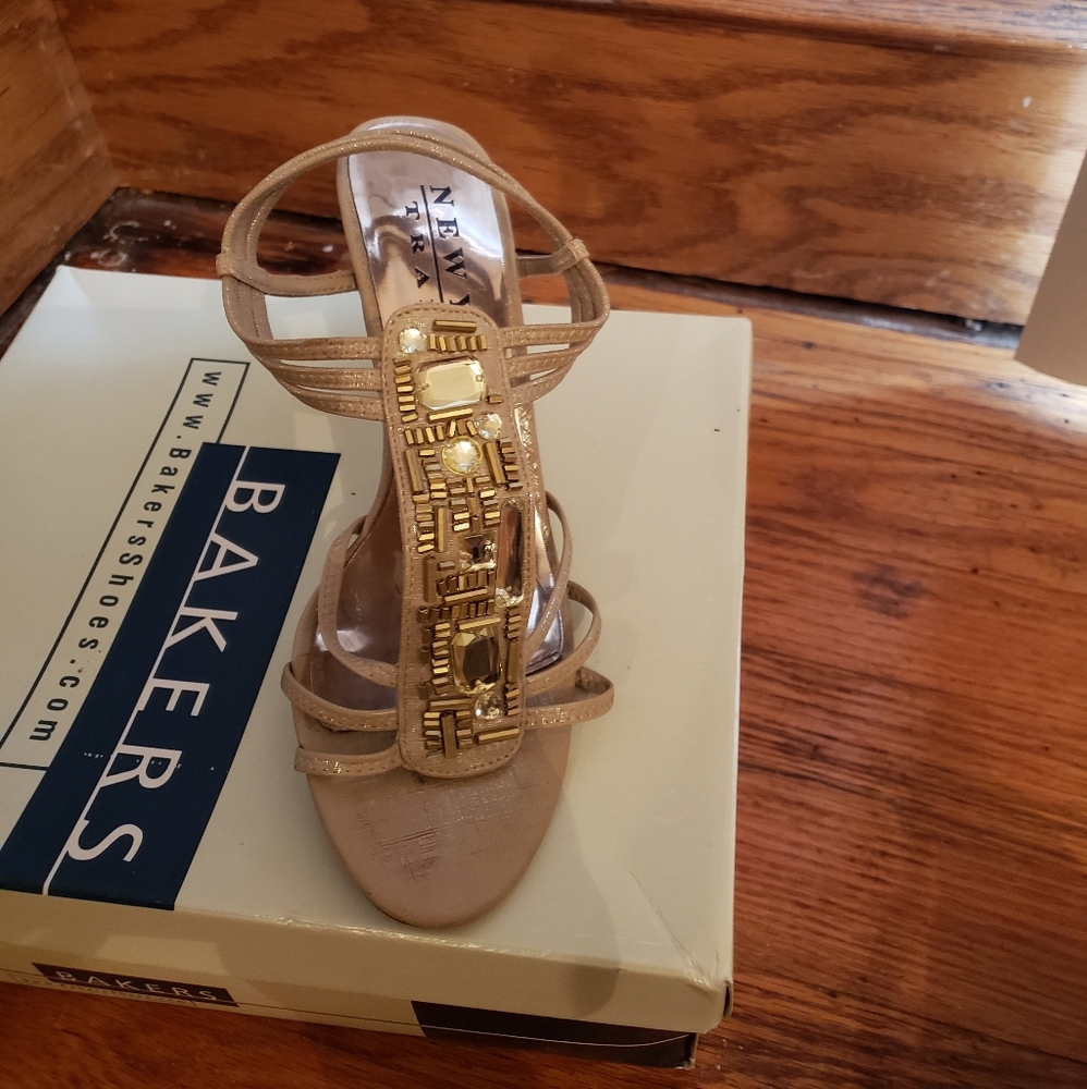 Tan heel with diamonds